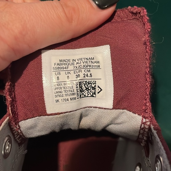 Converse size 8 Women’s maroon - Picture 3 of 8